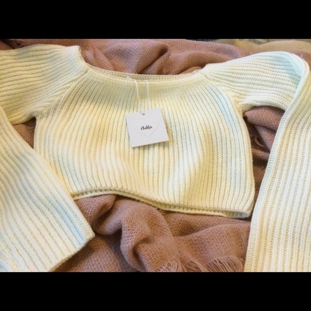 NWT, Cream color, crop long sleeve sweater